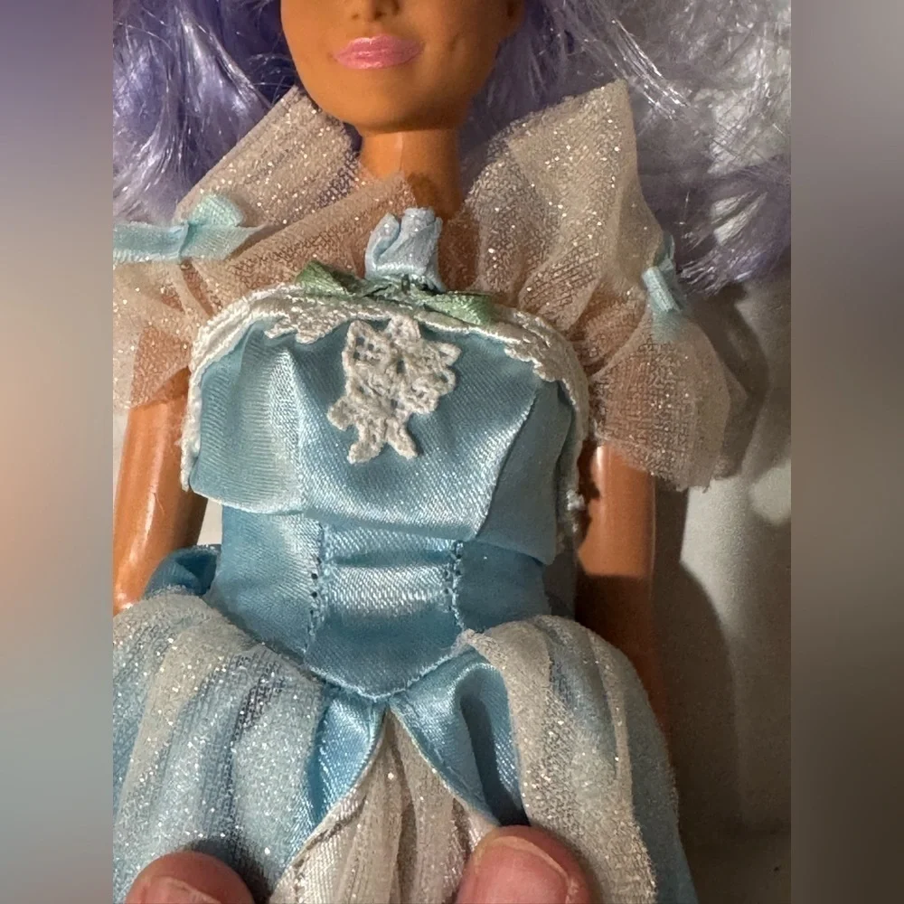 2018 Mattel Barbie Purple Hair Doll Blue Eyes Princess Silver Dress GUC